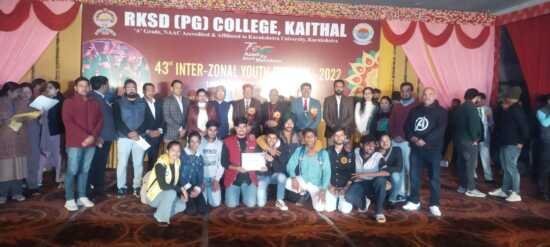 <span class="title-highlight-color">Haryanvi Pop Song :</span> Inter Zonal Youth Festival में Jat College की टीम ने सरताज टीम का खिताब किया हासिल