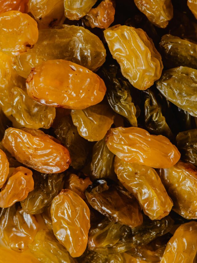 सर्दी के मौसम में किशमिश कैसे खानी चाहिए