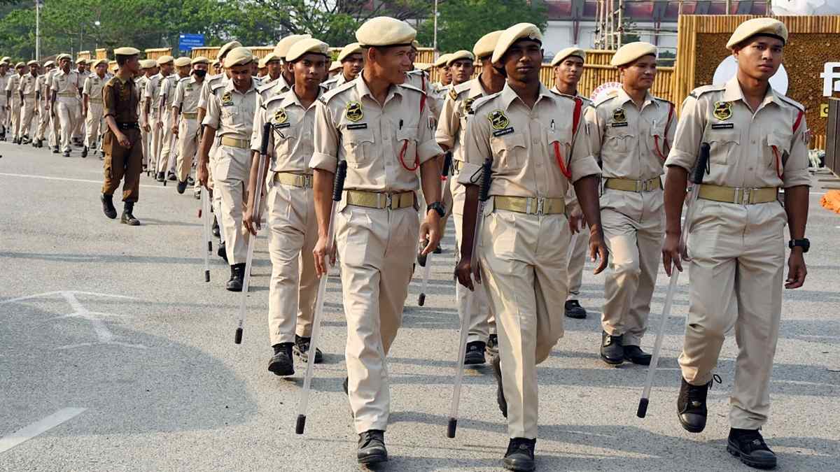 <span class="title-highlight-color">UP Police Constable भर्ती:</span> लाखों अभ्यर्थियों की नजरें भर्ती प्रक्रिया पर।