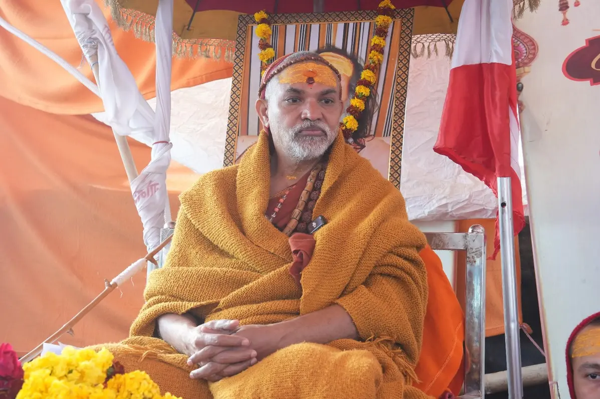 अविमुक्तेश्वरानंद माघ मेला छोड़कर रवाना,संत समाज और श्रद्धालुओं में चर्चा, अचानक लिए फैसले ने बढ़ाई अटकलें