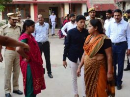 दूसरी मंज़िल से गिरकर कक्षा 12 की छात्रा की मौत