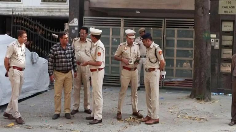 IRS अधिकारी की बेटी की हत्या में गला दबाकर की गई हत्या की पोस्टमॉर्टम से पुष्टि