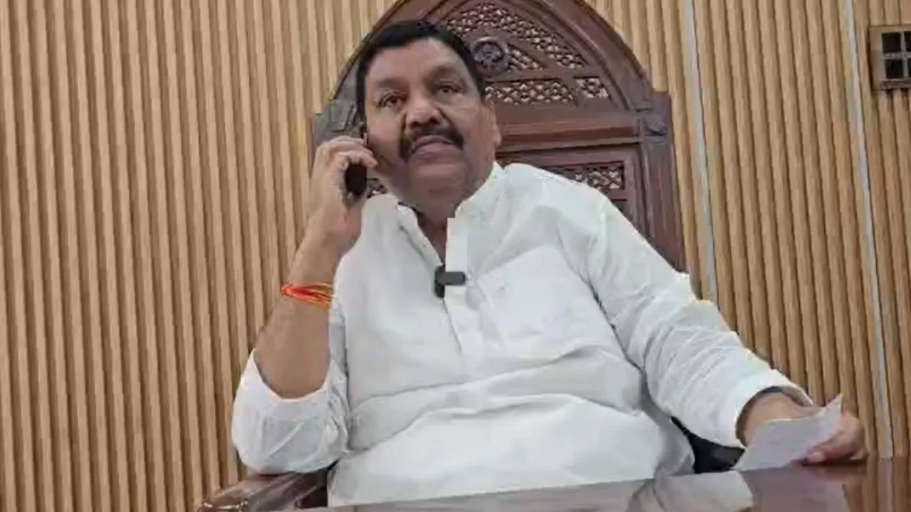 अपर्णा यादव के झंडा जलाने पर सियासत गरम, सपा नेता अरविंद सिंह गोप ने दी चेतावनी