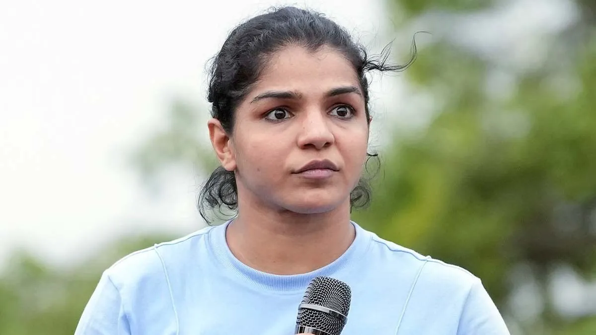 Vinesh Phogat के सपोर्ट में उतरीं Sakshi Malik, बोलीं- WFI ने ऐसे नियम बनाए जिससे वह कमबैक न कर पाए