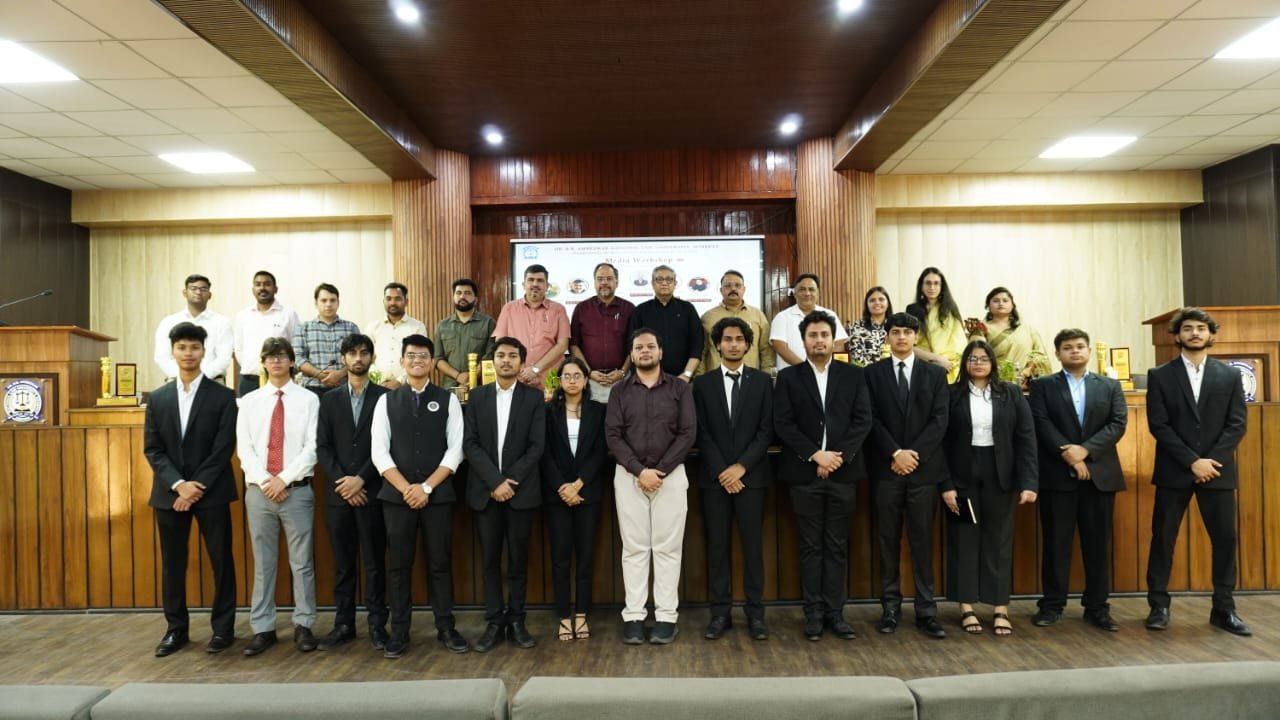 <span class="title-highlight-color">Law और Media लोकतंत्र के दो मजबूत स्तंभ:</span> NLU में विशेषज्ञों का मंथन