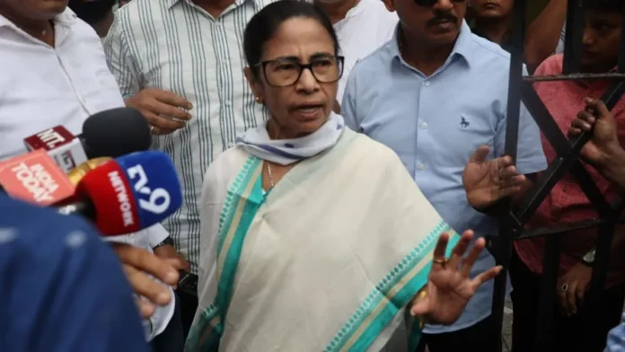 आनंदबाजार पत्रिका की आज की बड़ी खबरें, बंगाल की राजनीति से लेकर मौसम तक कई मुद्दे चर्चा में