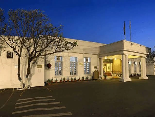 दिल्ली जिमखाना क्लब विवाद में अशोक खेमका की एंट्री, बोले- सरकार का फैसला बेहद साहसिक