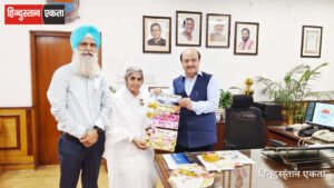 रक्षाबंधन पर कुलगुरु एवं कुलसचिव को बांधी राखी