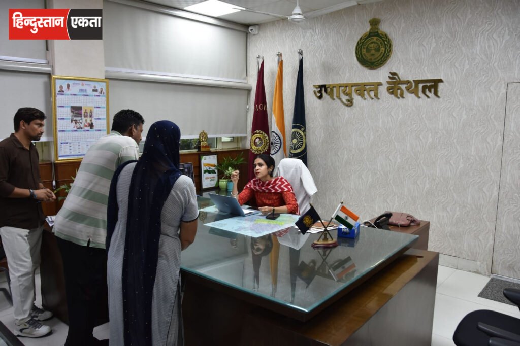 डीसी अपराजिता ने सुनीं लोगों की समस्याएं, अधिकारियों को समयबद्ध समाधान के लिए निर्देश