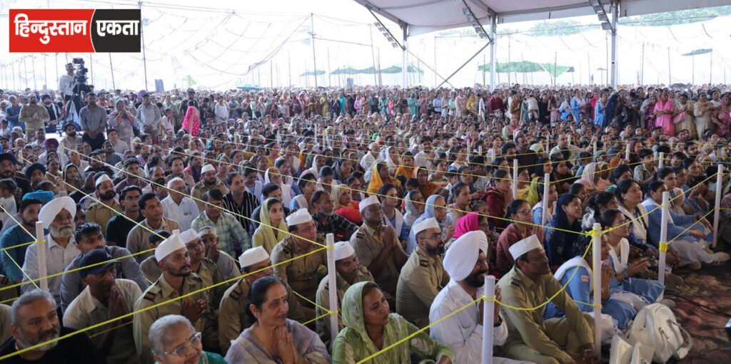 Chandigarh Nirankari Sant Samagam: बारिश में भी उमड़ा श्रद्धालुओं का सैलाब