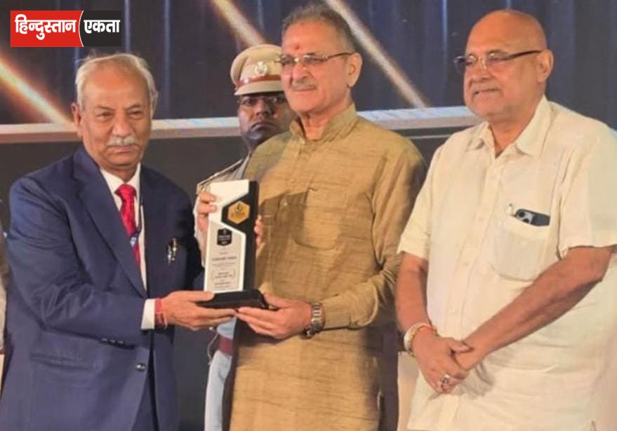हिमाचल प्रदेश के राज्यपाल ने सुरिंदर वर्मा को समाज में उत्कृष्ट योगदान के लिए किया सम्मानित